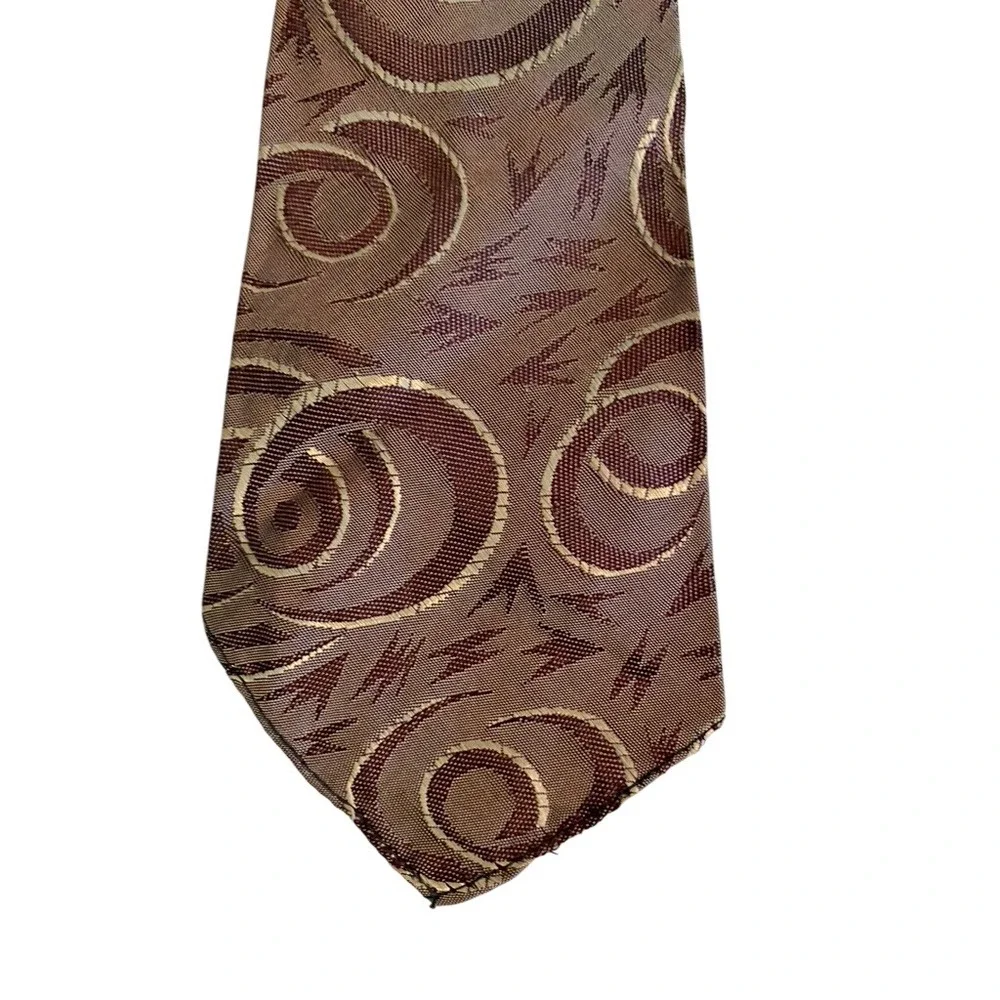 Mens Woven Swirl Geometric Pattern Necktie Burgundy Brown Gold 3.5 Inch Width
